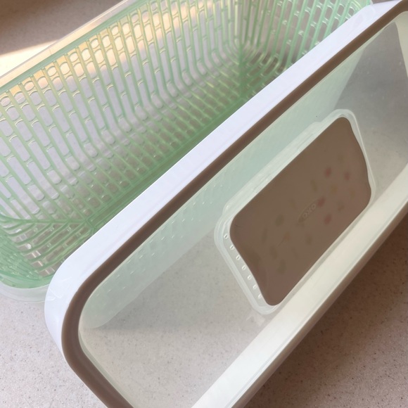 OXO GreenSaver Produce Keeper - Picture 3 of 9